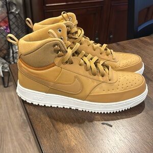 Nike Mens Mid Court Vision Winterized Shoes- 10.5 DR7882-700